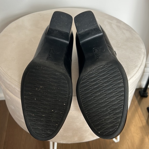 Black Velcro strap leather heels - Picture 5 of 5